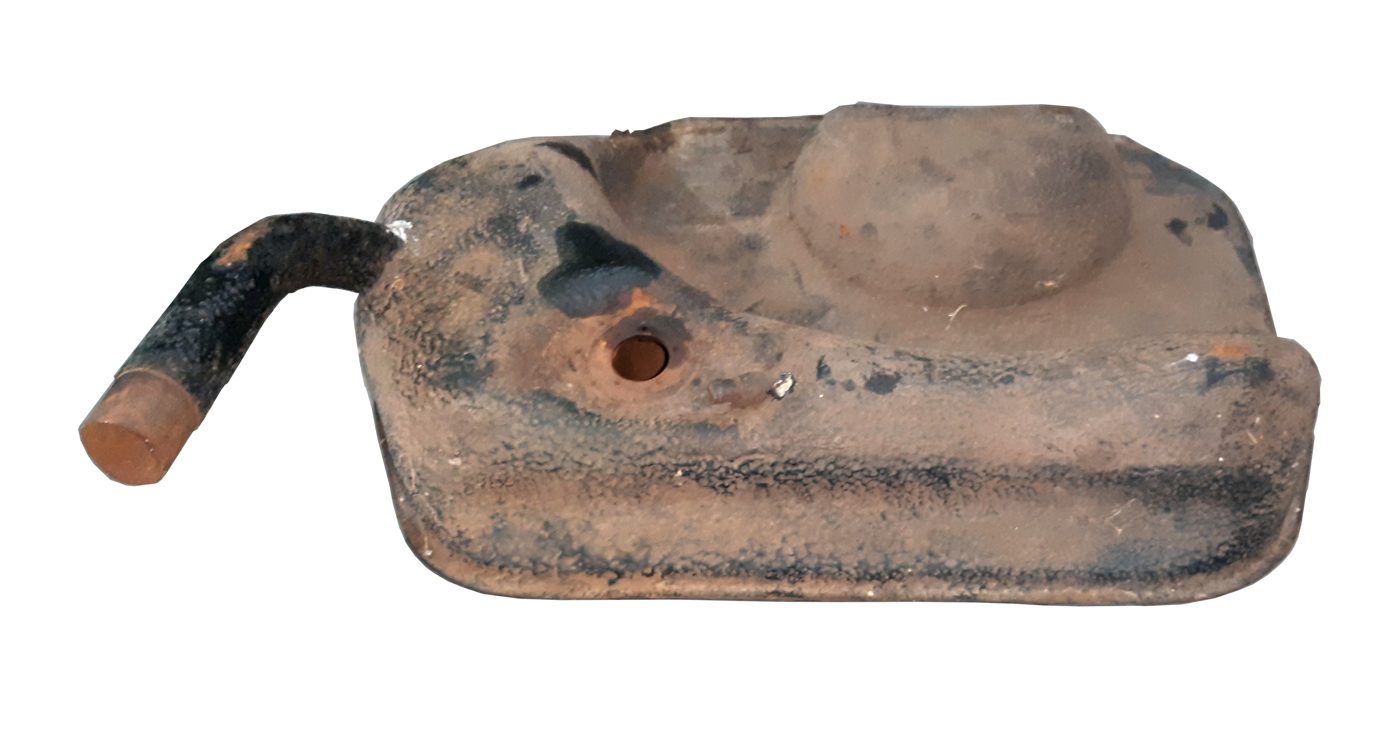 Rusted fuel tank before