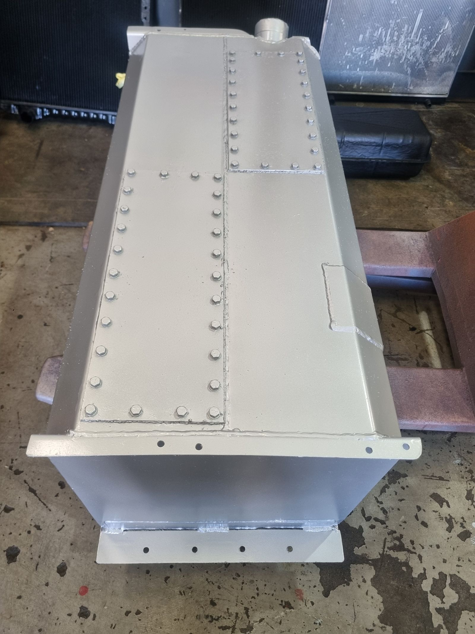 4x4 water tank refurbishment – process / result photo 1