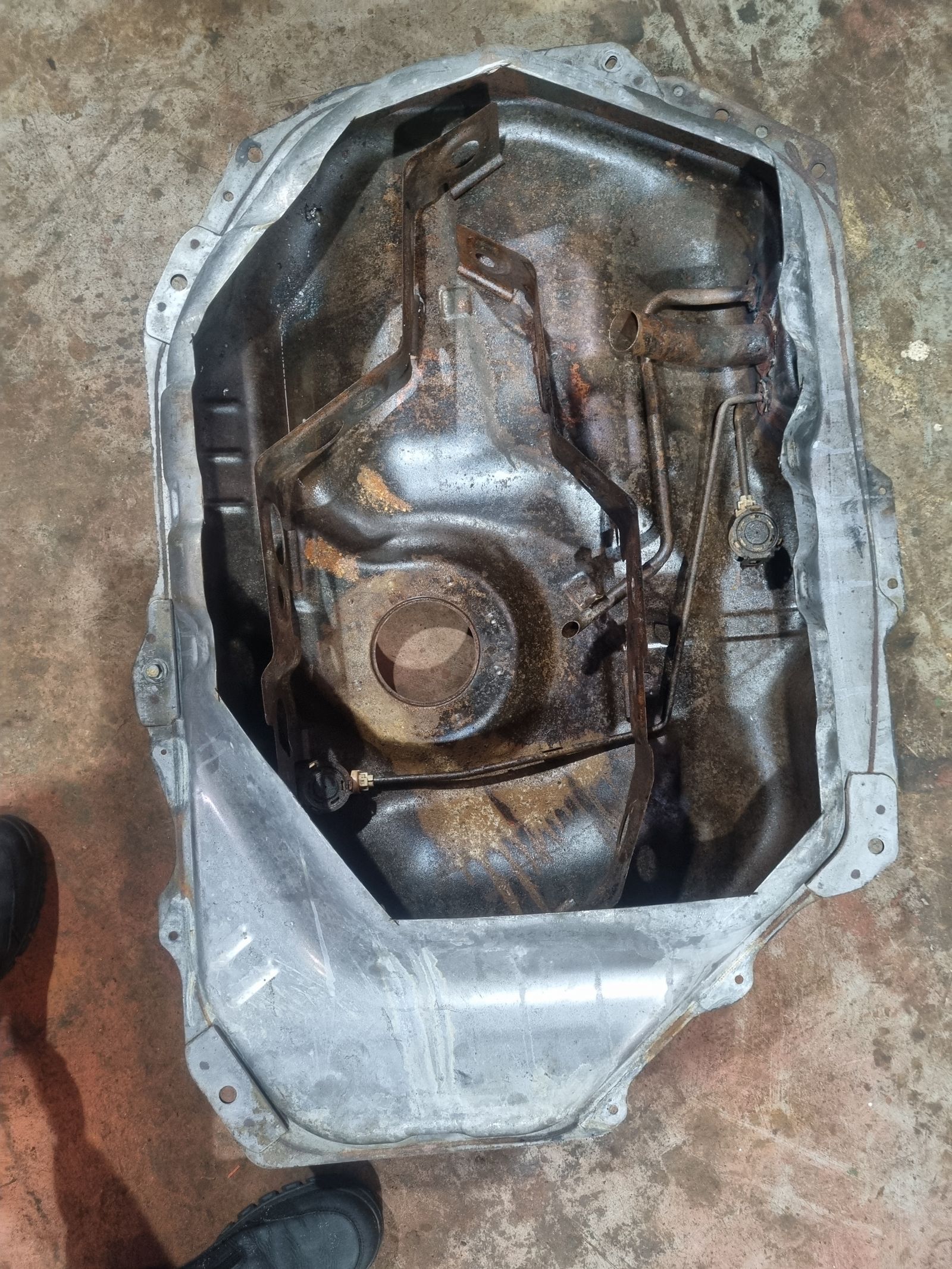 Car fuel tank cut open – before photo 1