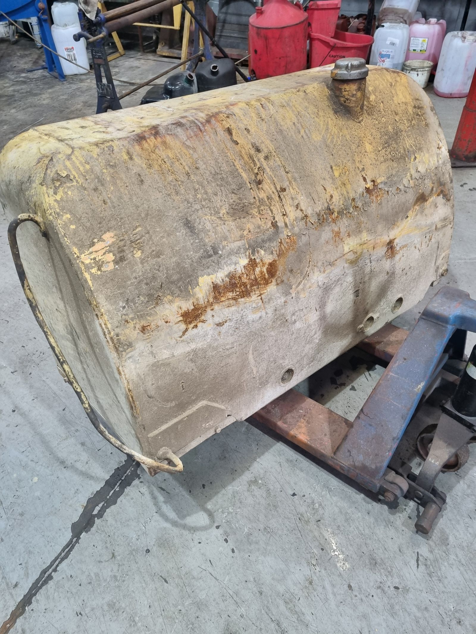 Earth-moving machine fuel tank – before photo 1