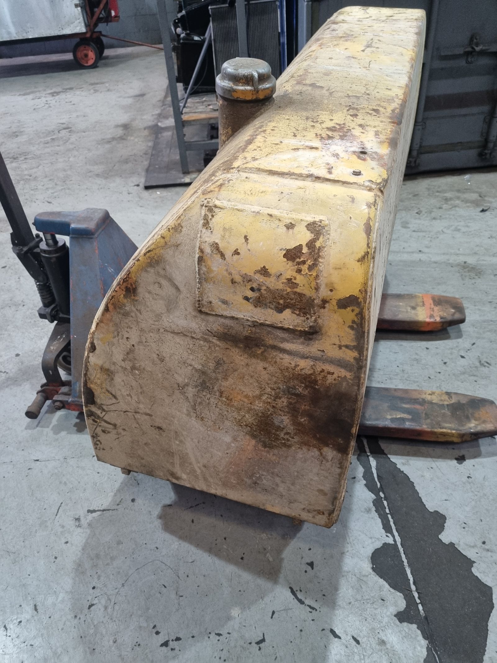 Earth-moving machine fuel tank – before photo 4