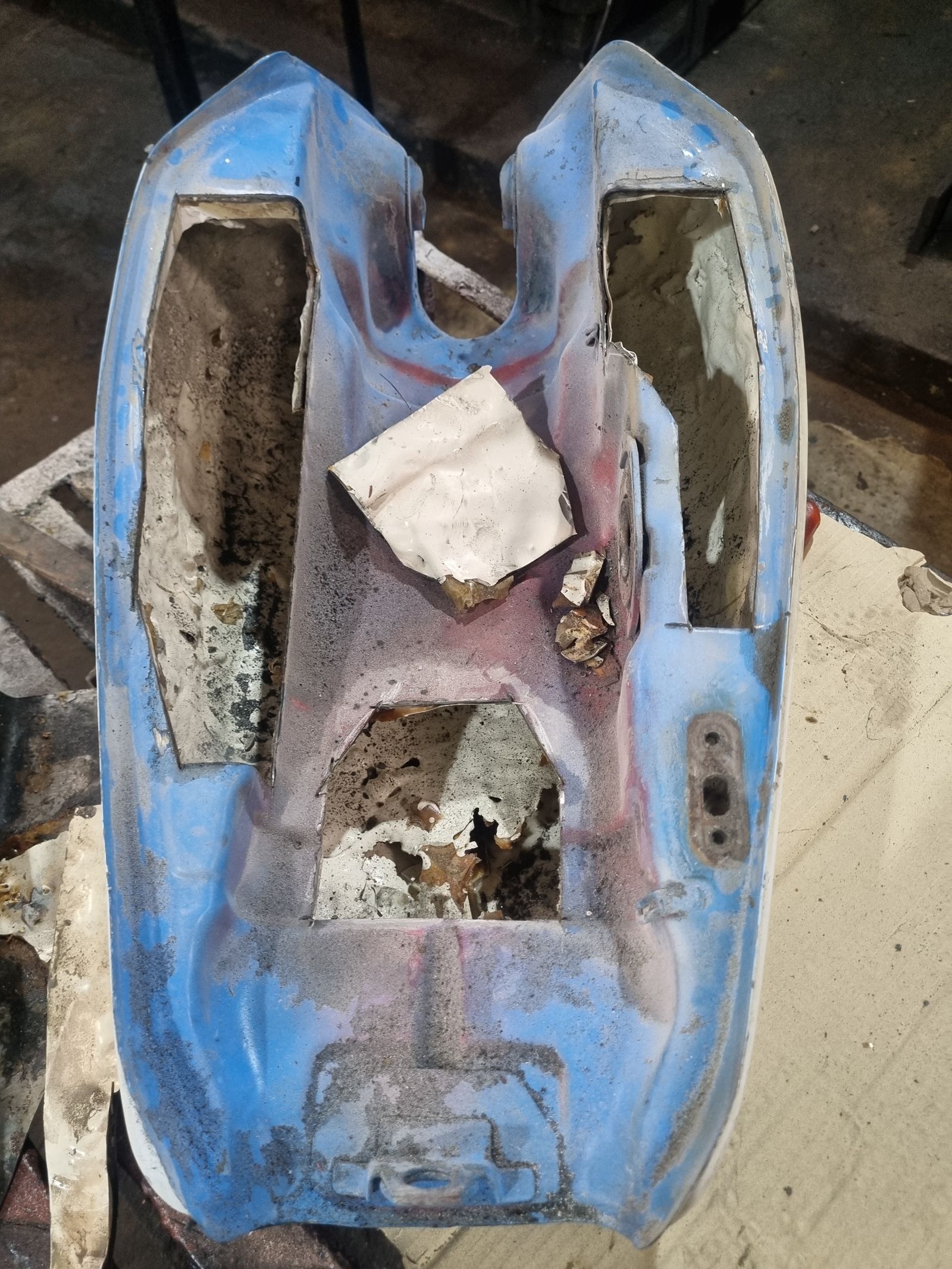 Motorcycle tank re-coating – process / result photo 11