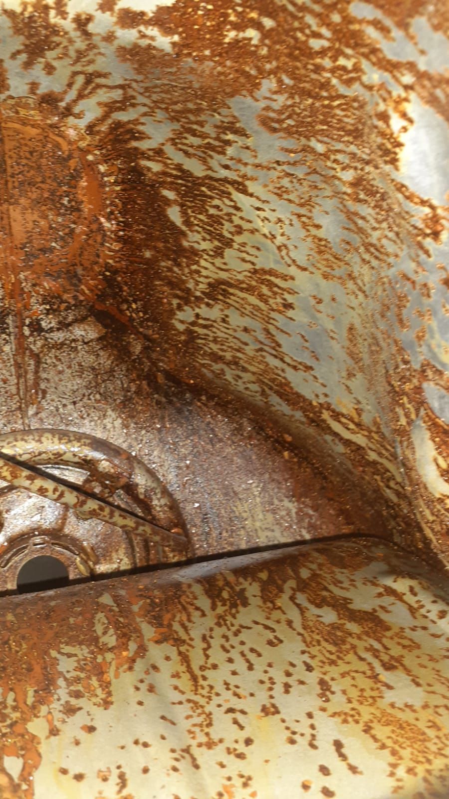 Motorcycle tank internal treatment – before photo 1