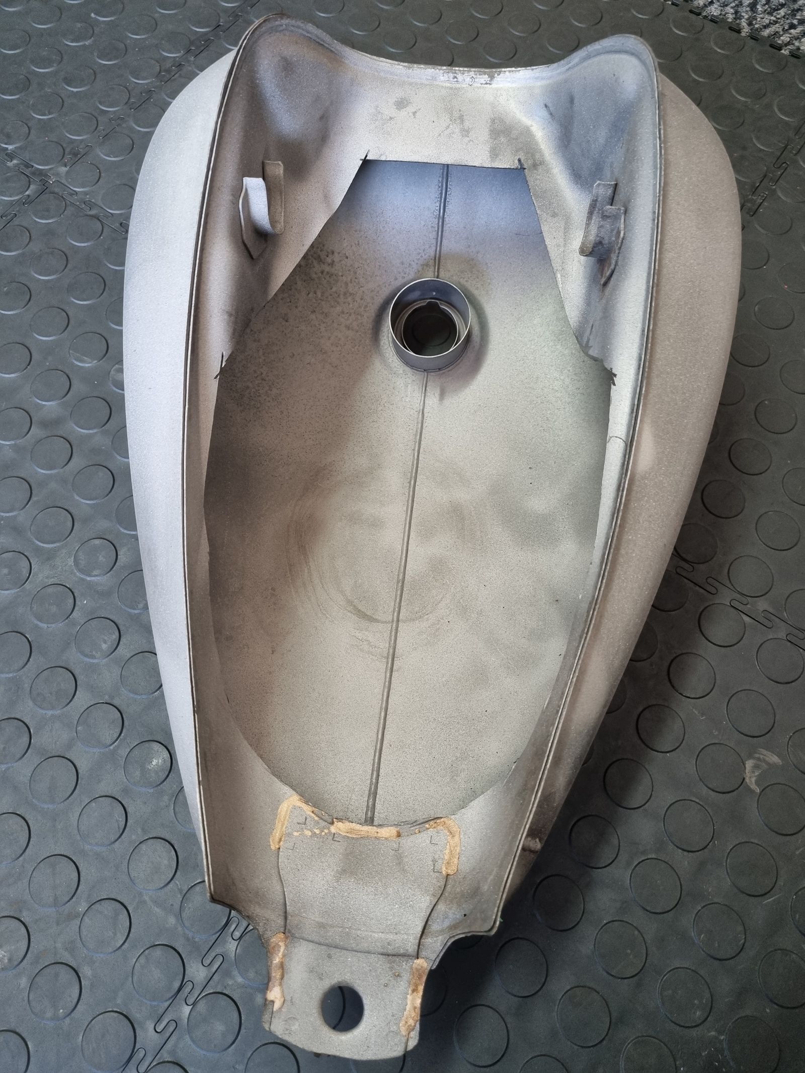 Motorcycle tanks: before and after sandblasting – after photo 4