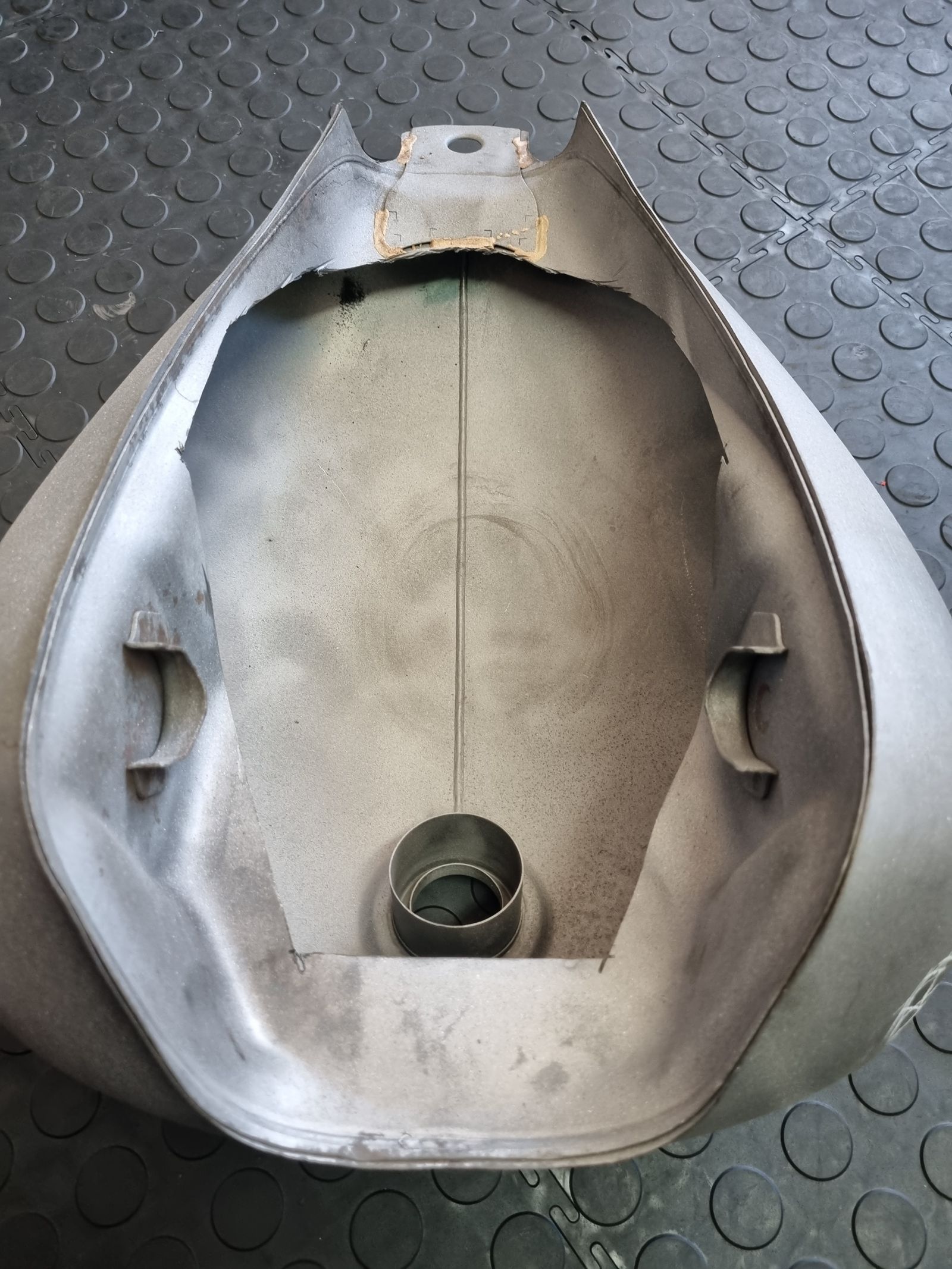 Motorcycle tanks: before and after sandblasting – after photo 5