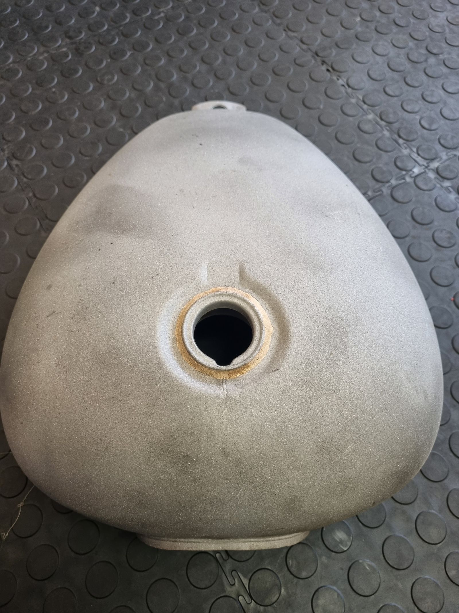 Motorcycle tanks: before and after sandblasting – after photo 6